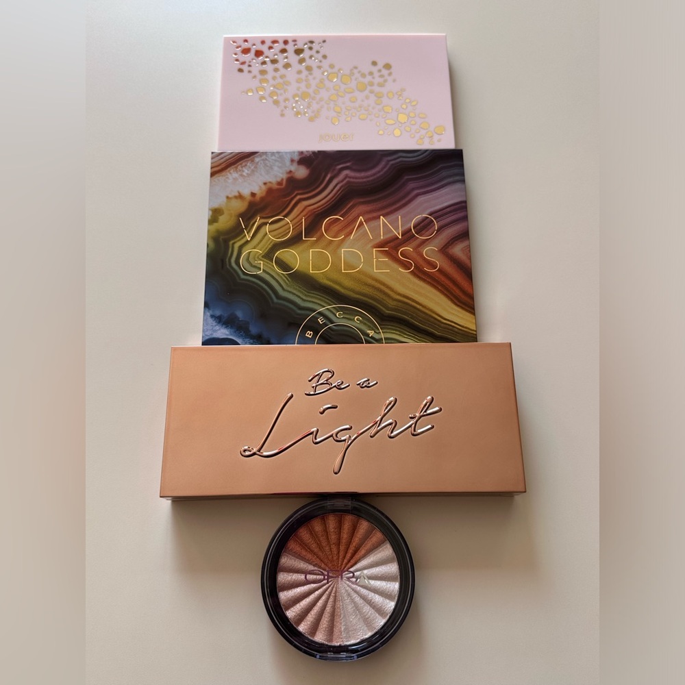 ⛔️SOLD⛔️ Becca Be A Light Volcano Goddess Jouer Springtime In Paris Ofra NEW!